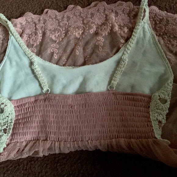 Beautiful laced top - Picture 4 of 5